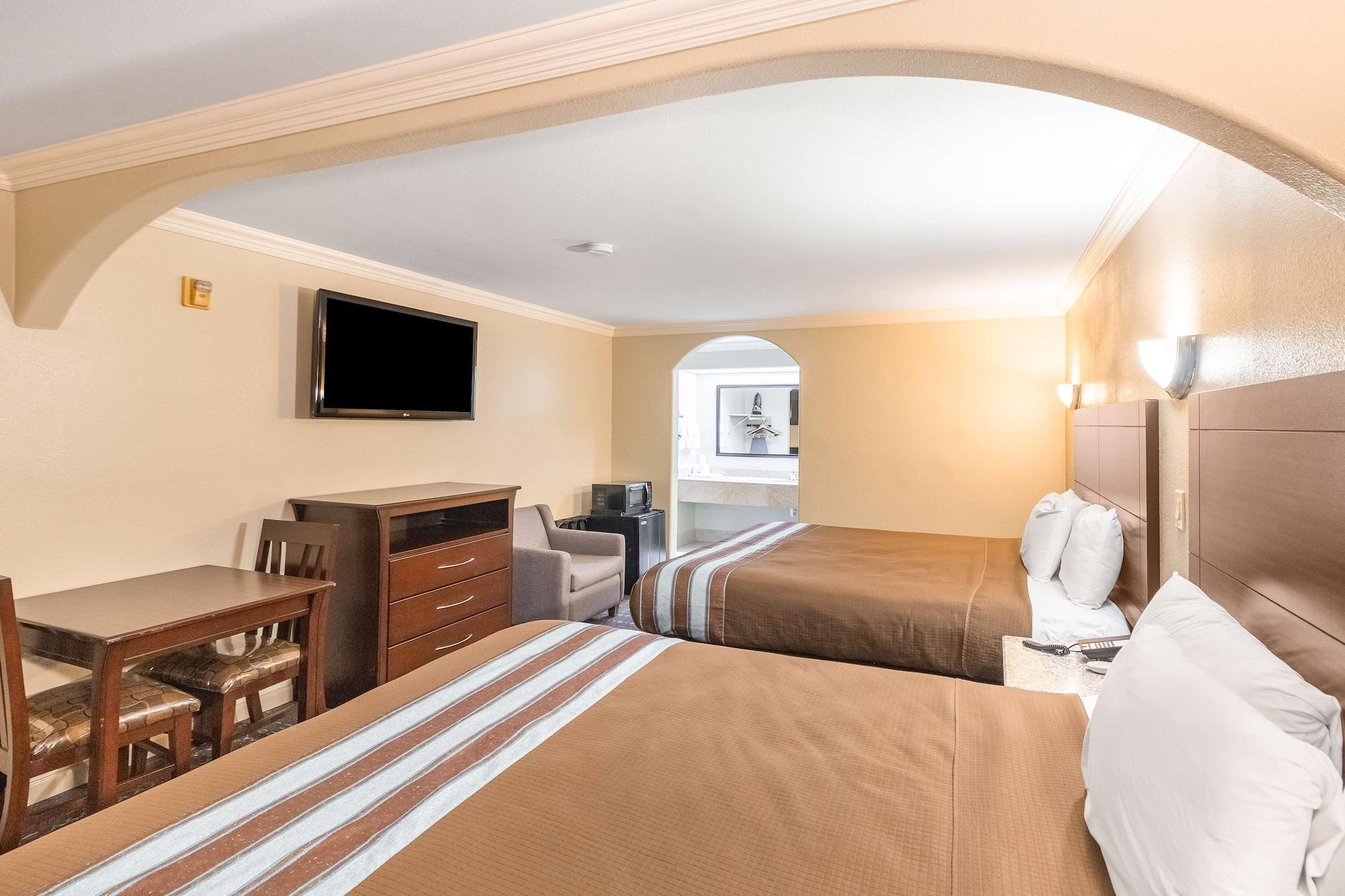 Americas Best Value Inn Houston Heights At I-45 Экстерьер фото