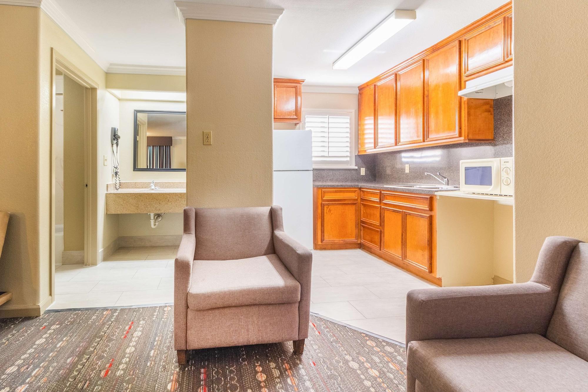 Americas Best Value Inn Houston Heights At I-45 Экстерьер фото
