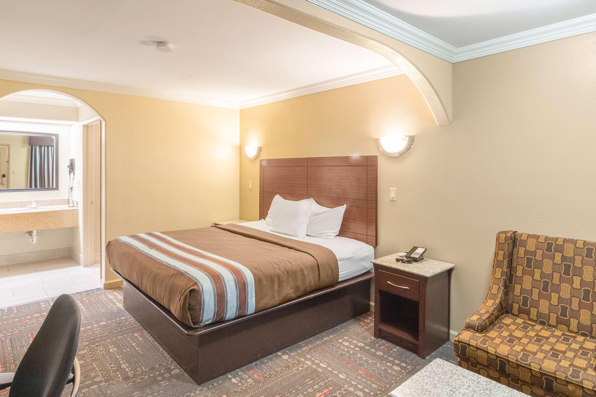 Americas Best Value Inn Houston Heights At I-45 Экстерьер фото