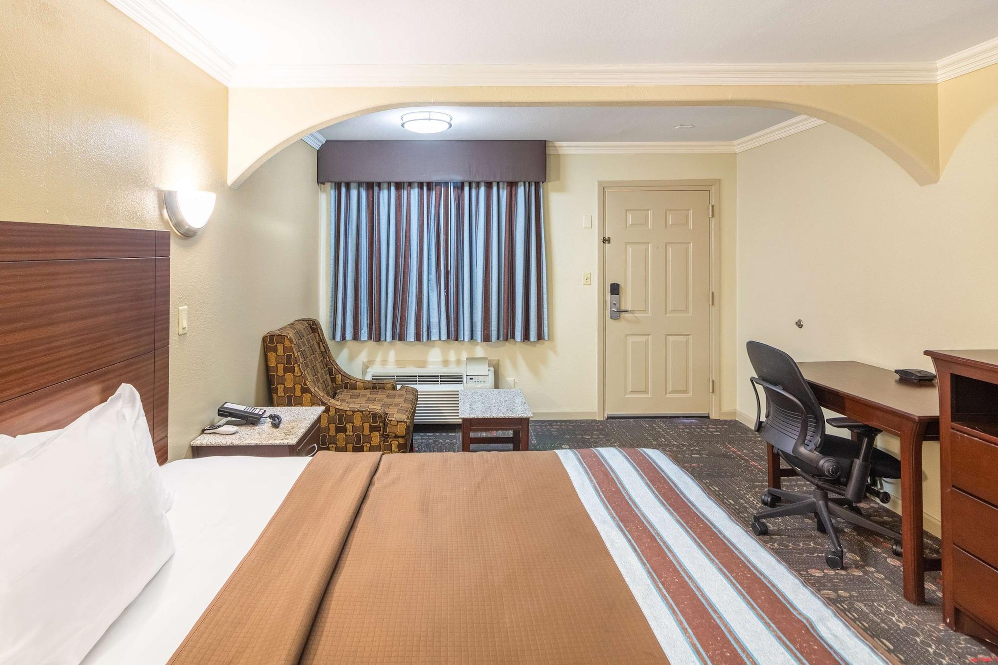 Americas Best Value Inn Houston Heights At I-45 Экстерьер фото