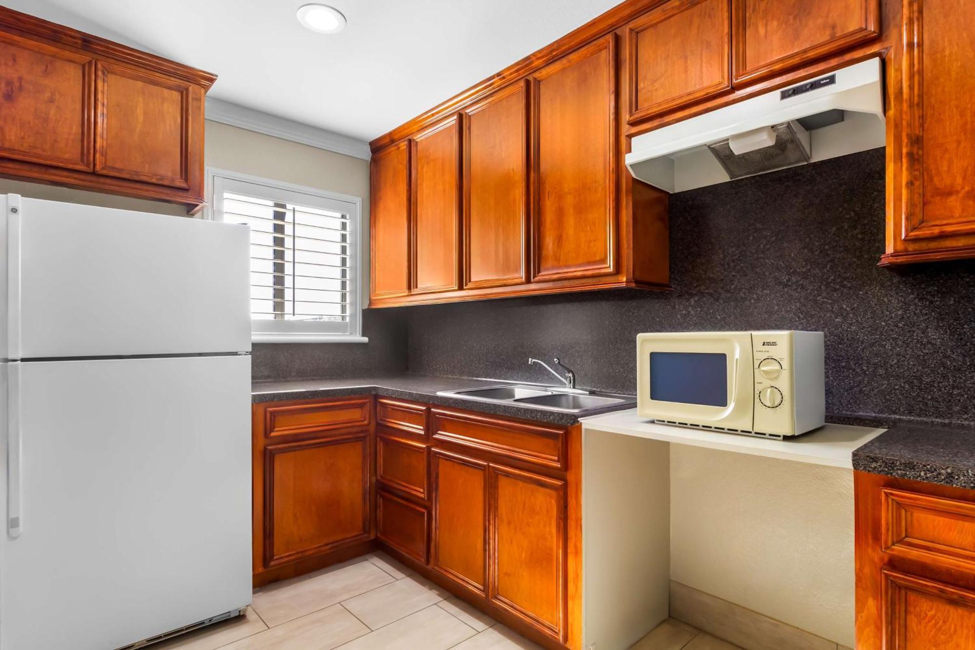 Americas Best Value Inn Houston Heights At I-45 Экстерьер фото