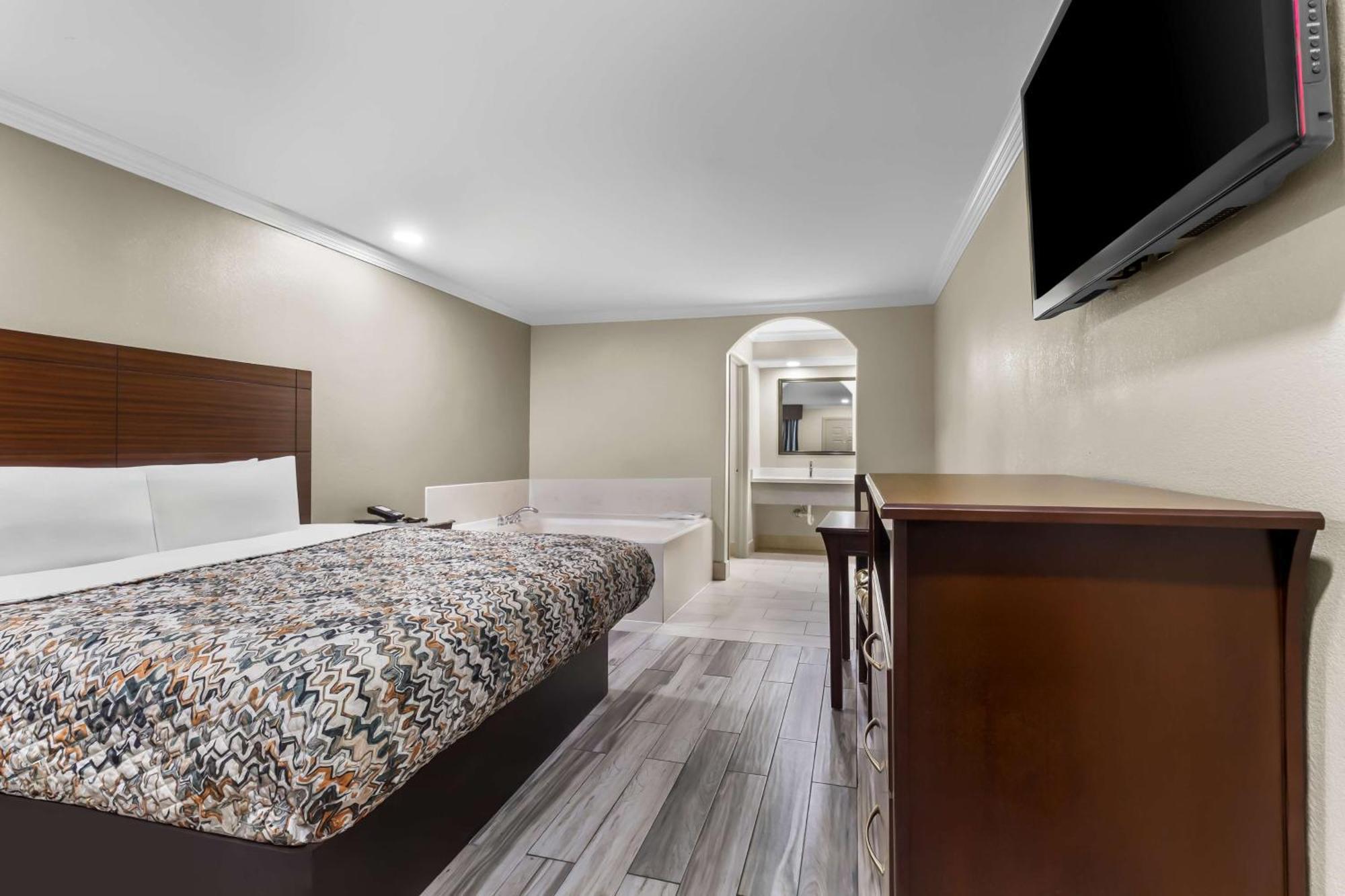 Americas Best Value Inn Houston Heights At I-45 Экстерьер фото